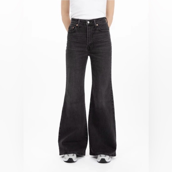 Levi’s Premium Women’s Ribcage Bell Size 25